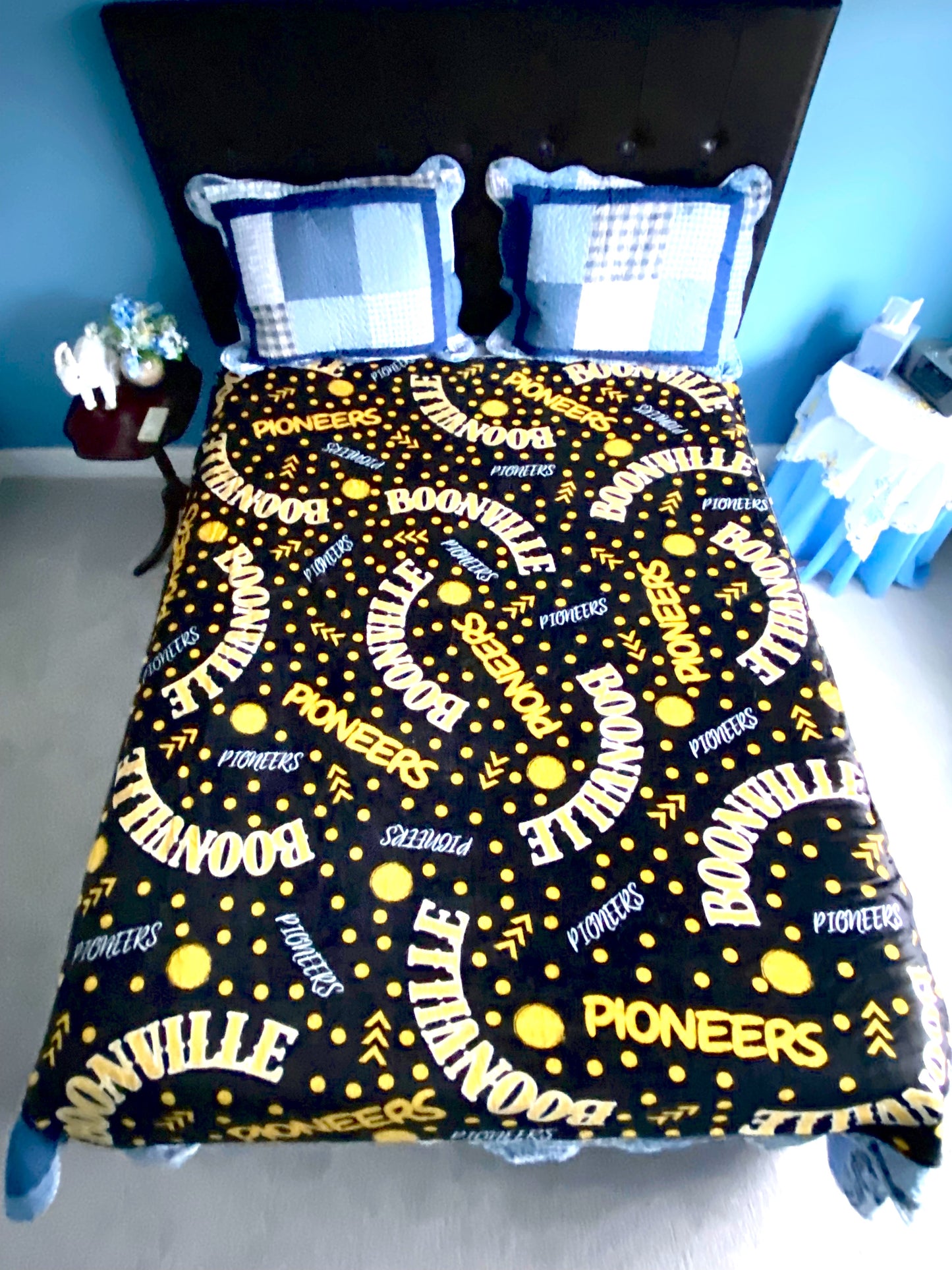 Boonville Pioneers Oversized Blanket (black)