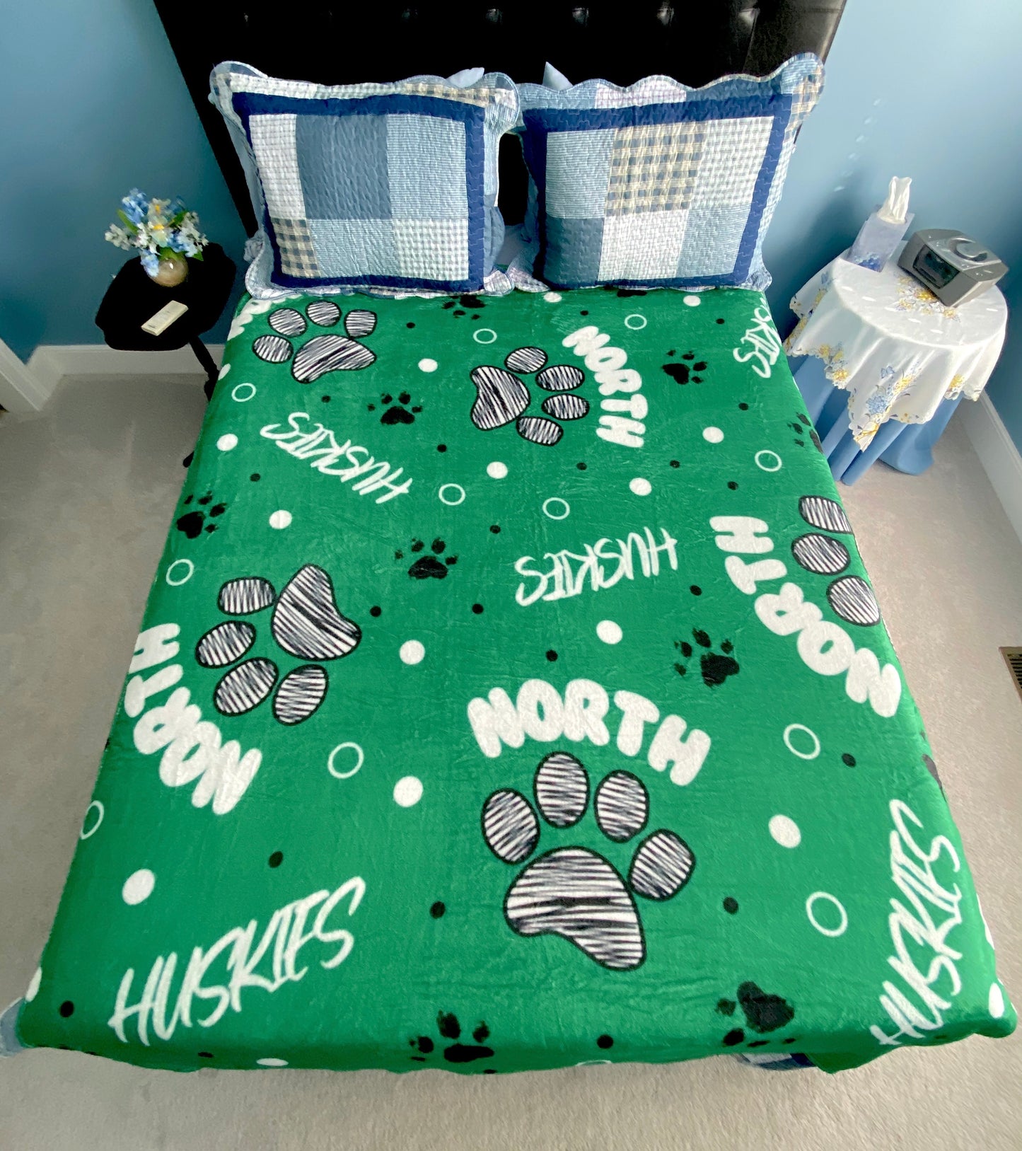 North Huskies Green Oversized Blanket