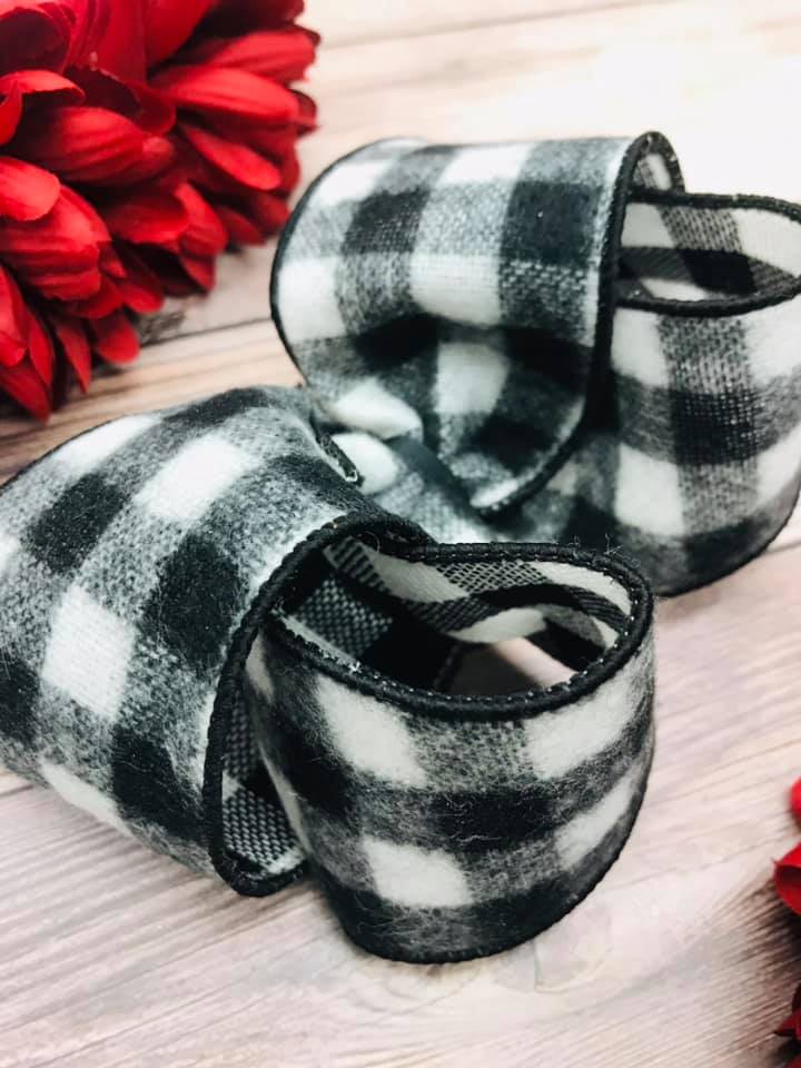 Checkered Scarf (Black and White)